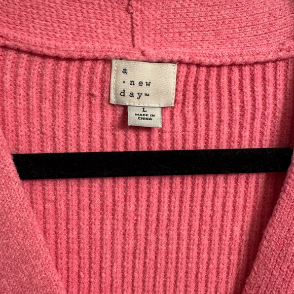 Pink Cardigan Sweater with Heart Detail - Picture 4 of 5